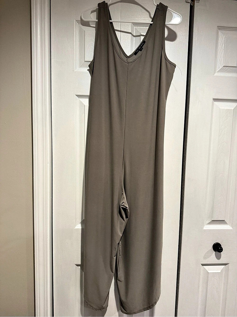 INK AND IVY Sleeveless Jumpsuit in Taupe Size Medium